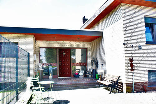 683 außen Eingang - 8 Zimmer Einfamilienhaus in Barßel