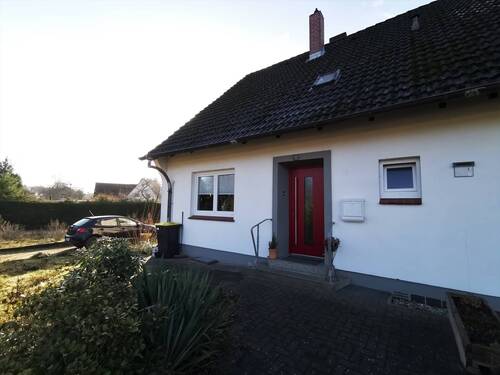 Hausansicht - Neuer Preis! Familiengerechte Doppelhaushälfte mit viel Grün!