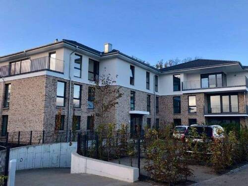 MFH mit Aufzug und Tiefgarage - Neubaukomfort im Grünen: 3 Zi. mit Aufzug und Tiefgarage, Tageslichtbad mit bodengl. Dusche, Gäste-WC uvm.