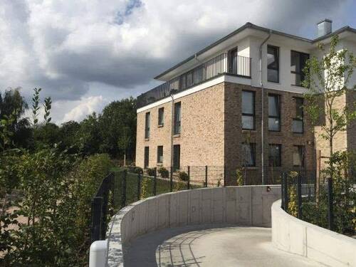 Tiefgaragenzufahrt - 3 Zimmer Etagenwohnung zur Miete in Borstel-Hohenraden