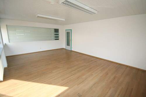 Büroraum #1 Bild 2.JPG - Halle in Ingolstadt zur Miete