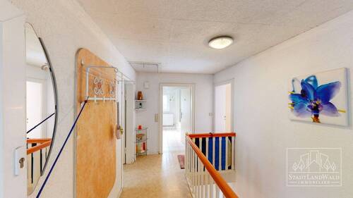 OG-Haus-Nr. 2 - Flur mit Treppe - 