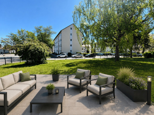 Terrasse visualisiert und eigener Gartenanteil - Provisionsfrei! Fantastische und gepflegte 4-Zimmer-EG-Wohnung mit eigenem Garten, Terrasse & Balkon mit ca. 120 qm in Nürnberg Katzwang