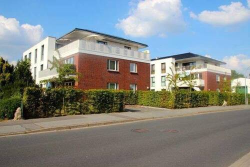 Lehmweg Ansicht Straße Beide Häuser.jpg - Holm bei Wedel: Schöne Komfort-Wohnung mit AufzugTG, Vollbad, FBH, EBK, West-Balkon uvm.