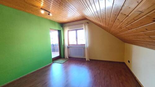 Weiteres Kinderzimmer mit Balkonzugang - 