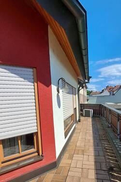 Balkon im Obergeschoss - 6 Zimmer Mehrfamilienhaus, Wohnhaus in Lahr