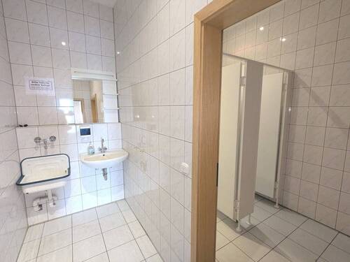 WC Damen mit Waschraum - 