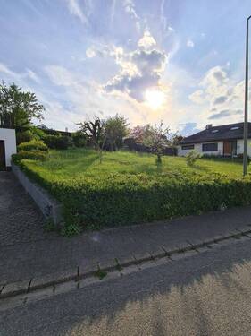 2 - Baugrundstück in ruhiger Lage 