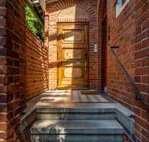 Parkähnliches Grundstück in bester Lage derzeit bebaut mit einem Wohnhaus mit Einliegerwohnung - Berlin Nikolassee