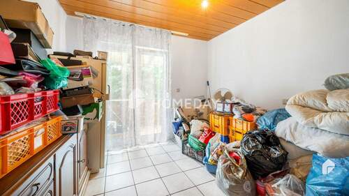 1. OG Schlafzimmer 1 - 