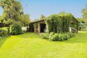 Nebengelass mit Carport Haupthaus - 