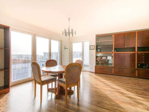 Lichtdurchfluteter, offener Wohn- und Essbereich - Modern, lichtdurchflutet, ruhig gelegen: 2,5-Zimmer-Wohnung mit traumhafter Aussicht