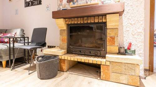 EG - Wohnzimmer mit Kaminofen - 