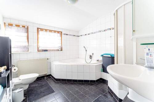 DG Bad - Mehrfamilienhaus, Wohnhaus mit 434,00 m² in Deißlingen zum Kaufen