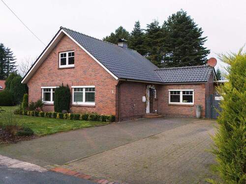 Hausfront - Wunderschönes Familienheim mit riesigem Traumgrundstück und Ausbaureserve im Dachgeschoss!