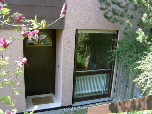 Sep.Eingang der beiden App. - Bungalow mit 200,00 m&sup2; in Würzburg zum Kaufen