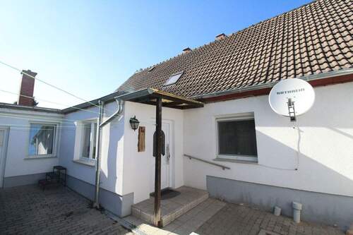 Außenansicht Haus - 5 Zimmer Einfamilienhaus zum Kaufen in Bad Lauchstädt