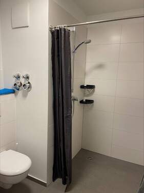 Bad _ Dusche 445 EG Mitte.jpeg - 