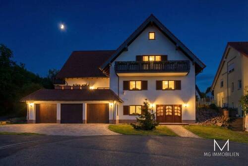 Nachtaufnahme - 8 Zimmer Einfamilienhaus zum Kaufen in Olsbrücken