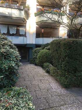 Hauseingang - 2 Zimmer Etagenwohnung zum Kaufen in Hamburg