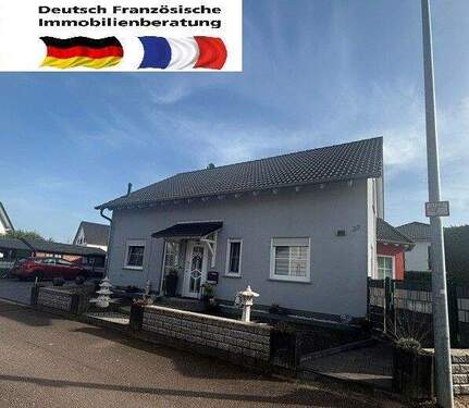 Ansicht - Einfamilienhaus mit Pool und Überdachter Terrasse in Diefflen