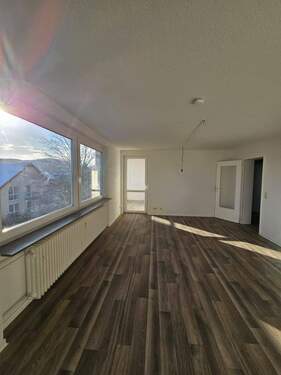 3OGL Wohnzimmer.jpeg - 2 Zimmer Etagenwohnung in Langelsheim