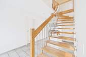 EG Flur / Treppe zum DG - 