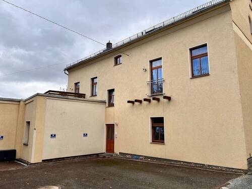 Hinterhof mit 3 Pkw-Stellplätzen - 