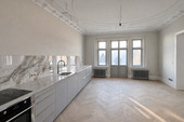 Küche mit französischem Balkon - Musterwohnung - 8 Zimmer Etagenwohnung zur Miete in Görlitz