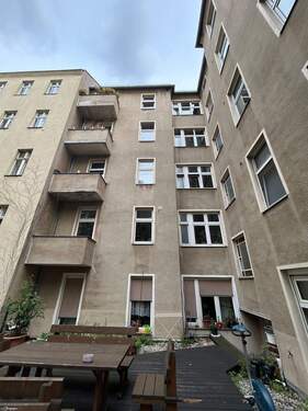 Seitenflügel - Mehrfamilienhaus, Wohnhaus in Berlin