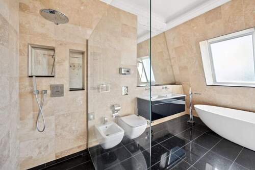 Exklusives Dusch-Wannenbad - 