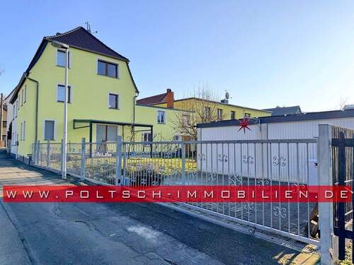 Garage mit Metalltor - 