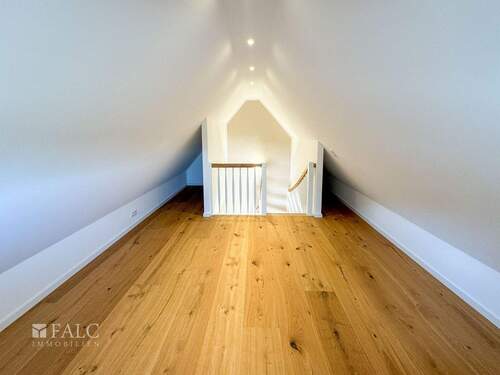 Zimmer mit Spitzboden - 