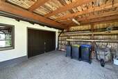 Rückseite Garage und Unterstand - 