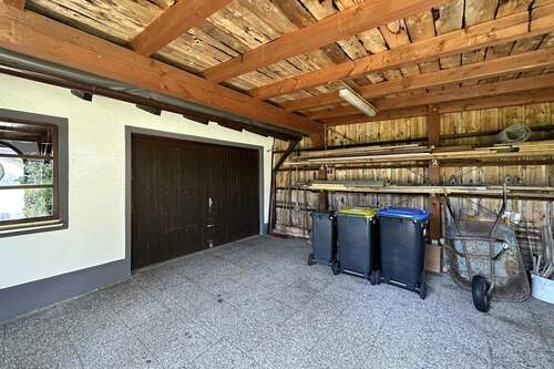 Rückseite Garage und Unterstand - 