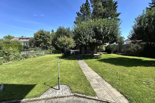 Garten mit Gartenhaus - 