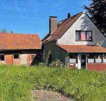 Einfaches kleines Wohnhaus mit großem, weiter bebaubarem Grundstück in Liebenau-Ersen