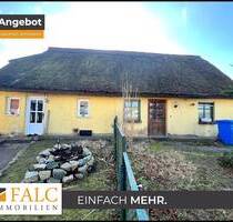 Charmantes Reetdach-Doppelhaus mit großem Garten und viel Potenzial - Patzig