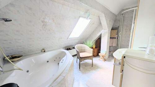 Masterbad - Etagenwohnung mit 123,00 m&sup2; in Falkensee zum Kaufen