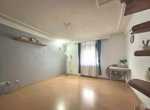 Wohnzimmer - 5 Zimmer Einfamilienhaus zum Kaufen in Waiblingen