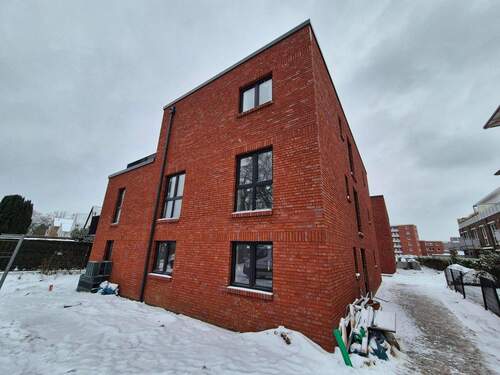 Außenansicht - Neubau Erstbezug 3 – Zimmer Komfort-Wohnung mit Terrasse und Fahrstuhl Whg. 1