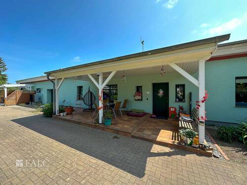 Terrasse & Zugang Hauptwohnung - 