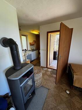 Ansicht Eingangsbereich + Küche + Kamin - 