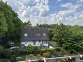 Blick vom sonnigen Balkon - 