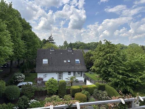 Blick vom sonnigen Balkon - 