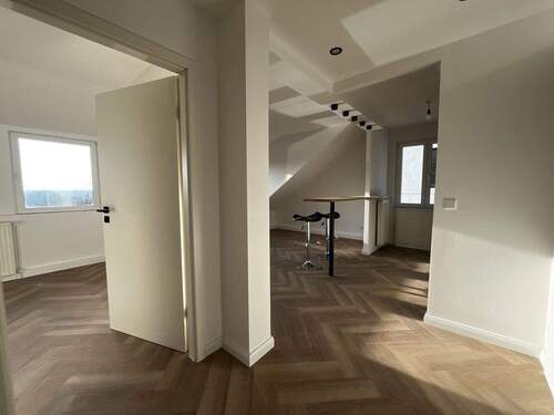 Flur - Weser- & Stadionblick: Modernisierte 2-Zimmerwohnung in Traumlage am Osterdeich