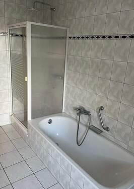 Bad - Ansicht 2.jpg - Etagenwohnung mit 78,00 m&sup2; in Berlin zum Kaufen