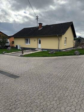 Bild 1 - Erstbezug nach Sanierung: Freistehendes Einfamilienhaus in Brohl-Lützing mit modernster Ausstattung