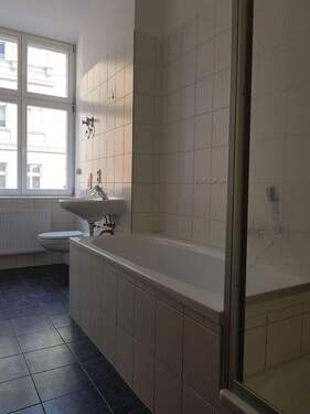 Bad.jpg - 3 Zimmer Etagenwohnung in Cottbus