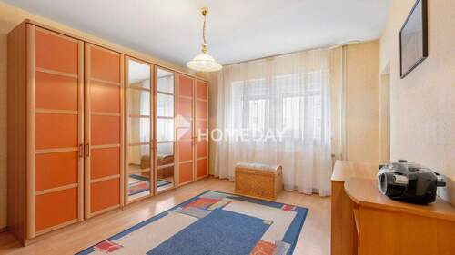 1. OG Schlafzimmer 1 - 